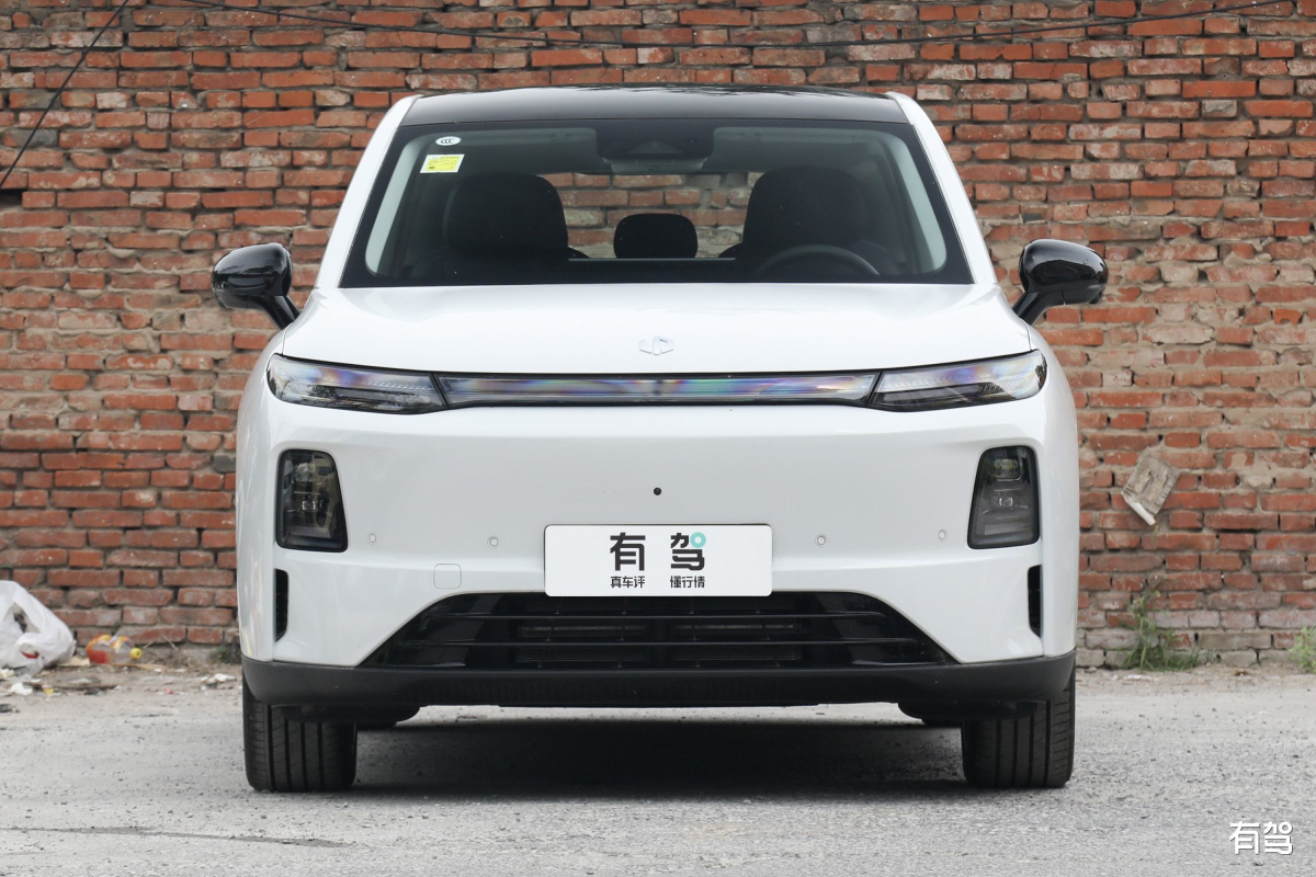 零跑 C10